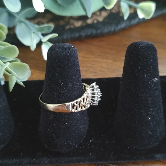 I0k Solid Yellow Gold diamond ring - Picture 2 of 9